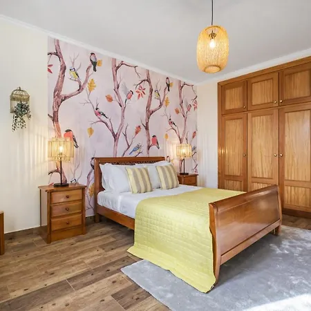 Semesterbostad Sunny House By Homie Canhas