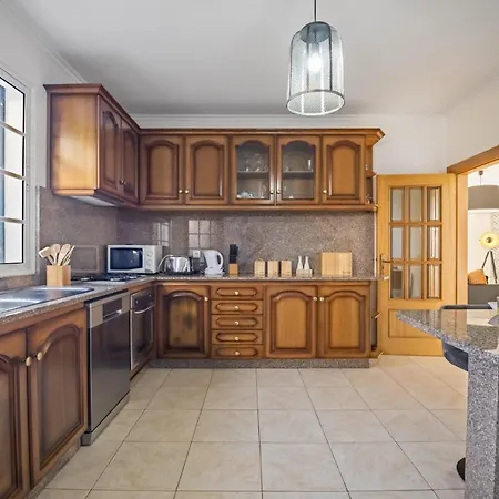 Semesterbostad Sunny House By Homie