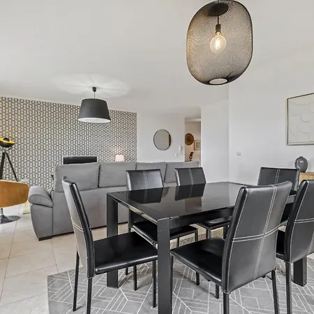 Sunny House By Homie Canhas