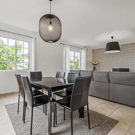 Semesterbostad Sunny House By Homie Canhas